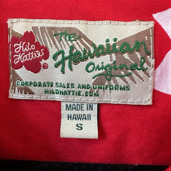 Hilo Hattie Hawaiian Shirt Red White Floral Print Short Sleeve USA Men’s Small - Picture 4 of 6